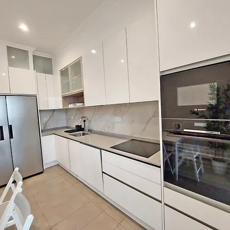 Don Alvares Konukevi *